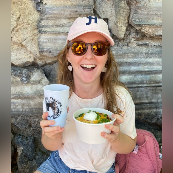 Meet your Posher, Lauren - Picture 2 of 5